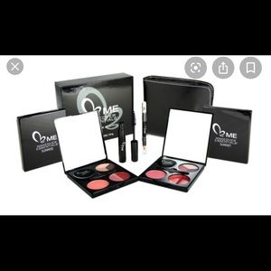 MakeoverEssentials 24/7 makeup portfolio brand new